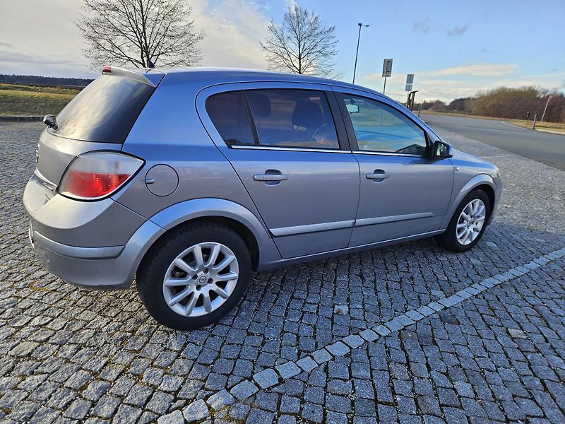 Opel Astra (2004) 1.6 16v PĚKNÝ STAV,  SPLÁTKY  - fotka 6 z 23