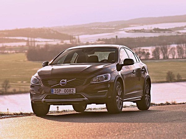 Volvo S60 Cross Country.