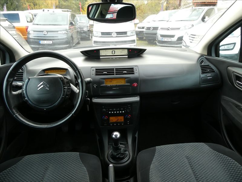 Citroën C4 1,6 i 80kW 2x kola, serviska - fotka 20 z 33