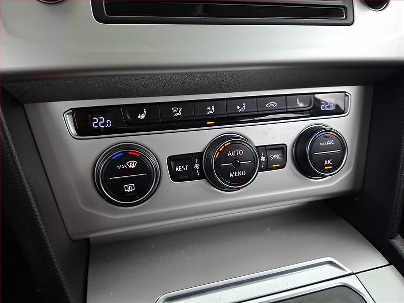 Volkswagen Passat (2015) 2.0 TDI, Automat, Navi - fotka 16 z 19