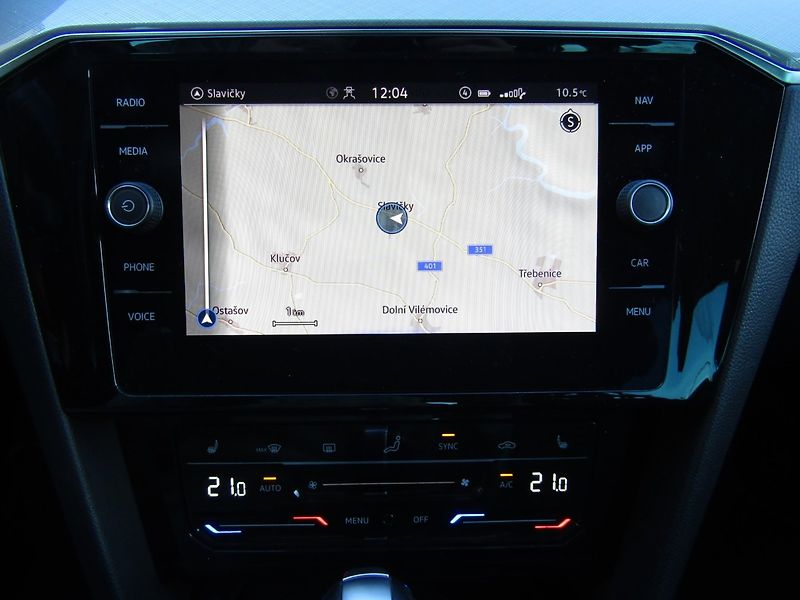 Volkswagen Passat (2021) 2.0 TDI DSG ACC - fotka 36 z 45