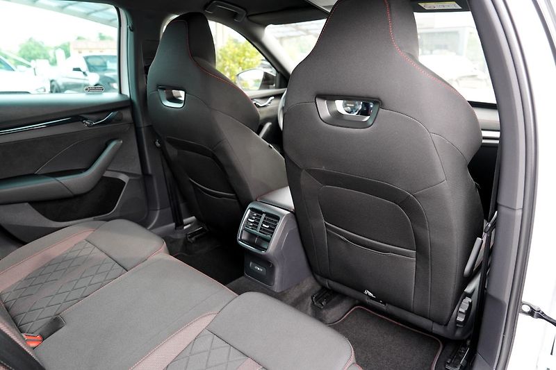 Škoda Octavia RS 2.0 TDI 4x4/147kW/DSG/ČR - fotka 32 z 45