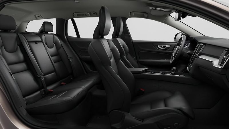Volvo V60 (2026) Plus Dark, A/T,145kW, BLIS, ků - fotka 10 z 12