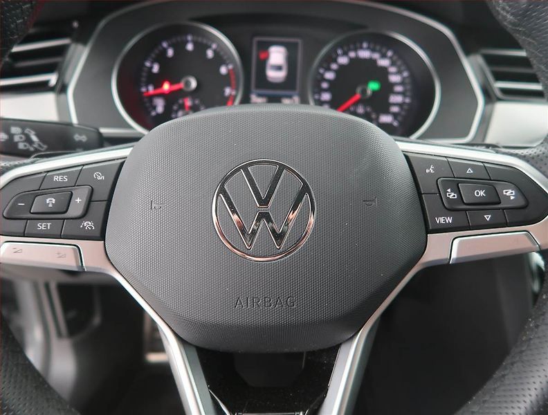 Volkswagen Passat (2022) R-Line 2.0 TSI - fotka 21 z 23