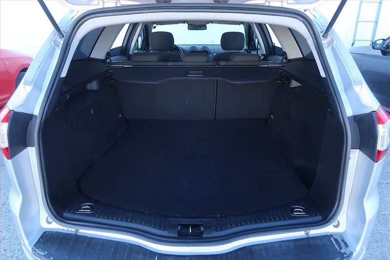 Ford Mondeo (2011) 1.6 EcoBoost, Serv.kniha, Navi - fotka 14 z 17