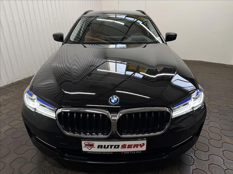 BMW Řada 5 530E XDRIVE ACC LASER TAŽNÉ - fotka 13 z 47