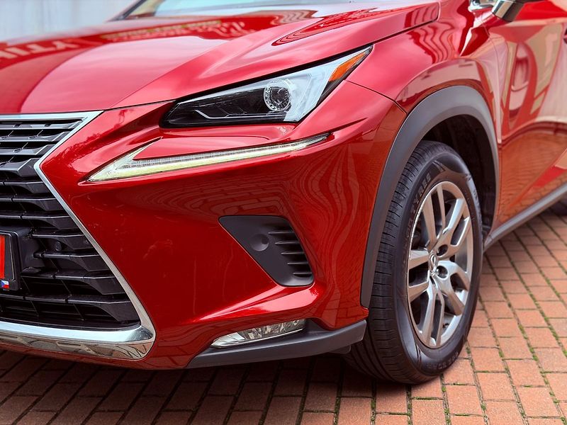 Lexus NX 300 H, ČR - fotka 3 z 25