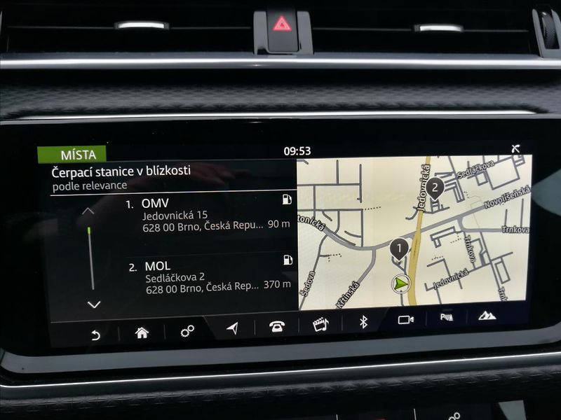 Land Rover Range Rover Velar 3,0 D300 SE - fotka 10 z 22