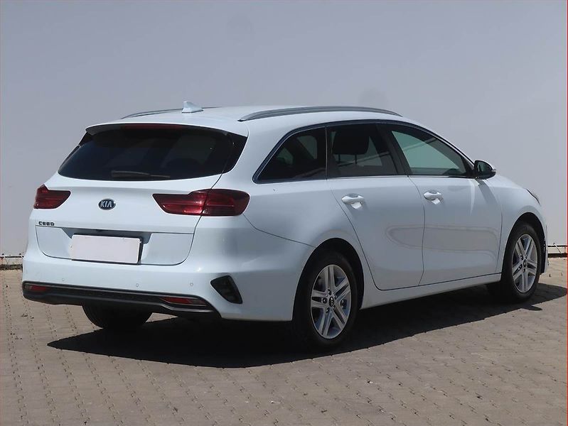 Kia Ceed (2019) Gold 1.6 CRDi, Serv.kniha - fotka 5 z 17