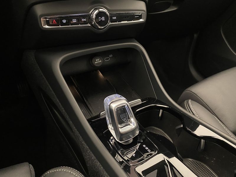 Volvo XC40 B4 DARK ULTIMATE AUT CZ - fotka 27 z 56
