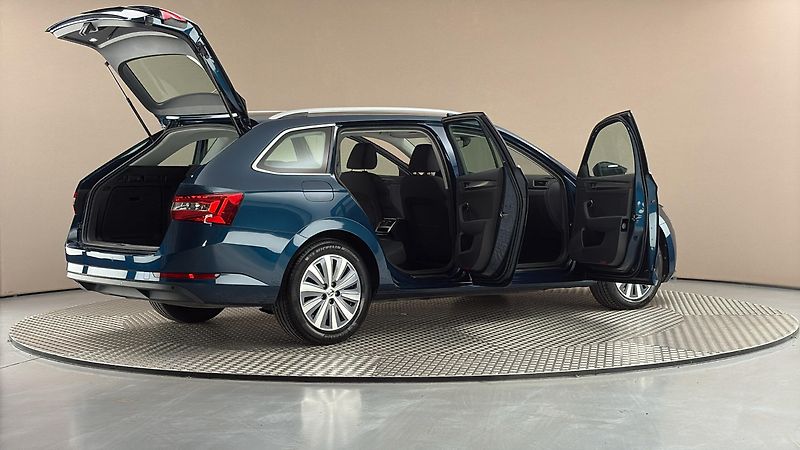 Škoda Superb 2.0 TDI DSG Style Combi - fotka 6 z 26