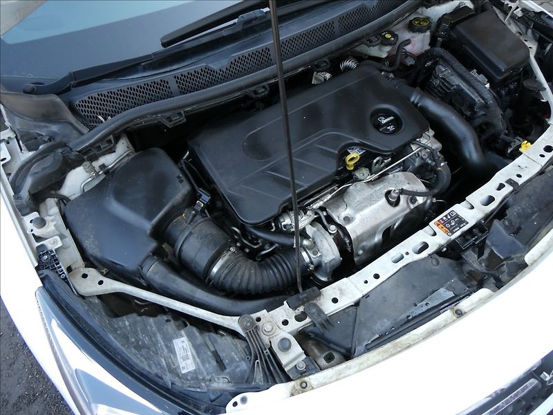 Opel Astra 1,6 CDTi 81kW,2x kola,serviska - fotka 31 z 40