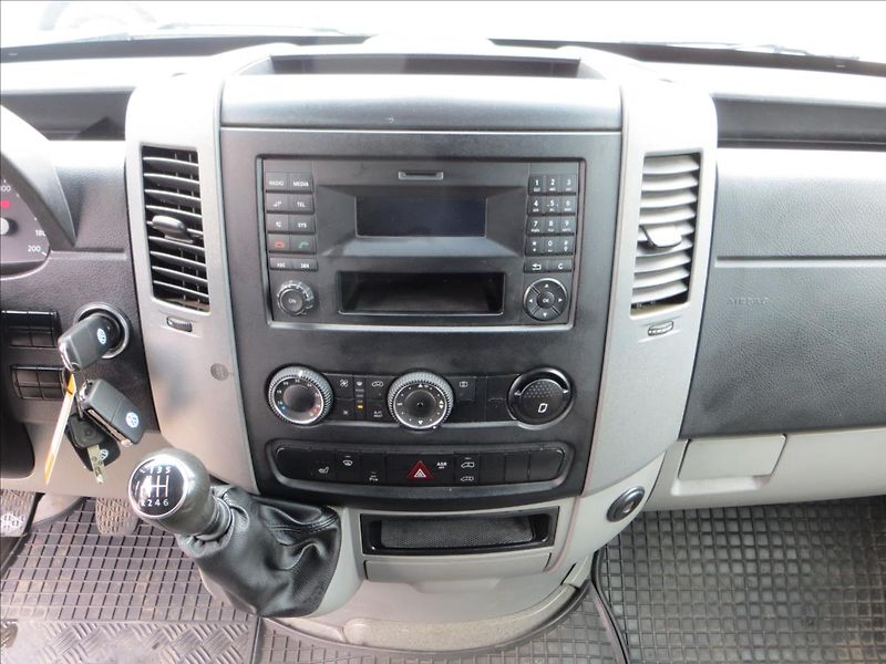 Volkswagen Crafter 2,0 TDI L3H3 5míst TZ Nez.top - fotka 14 z 23
