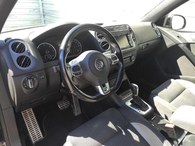 Volkswagen Tiguan 2,0TDi R-Line,4x4,DSG,S&S - fotka 12 z 39