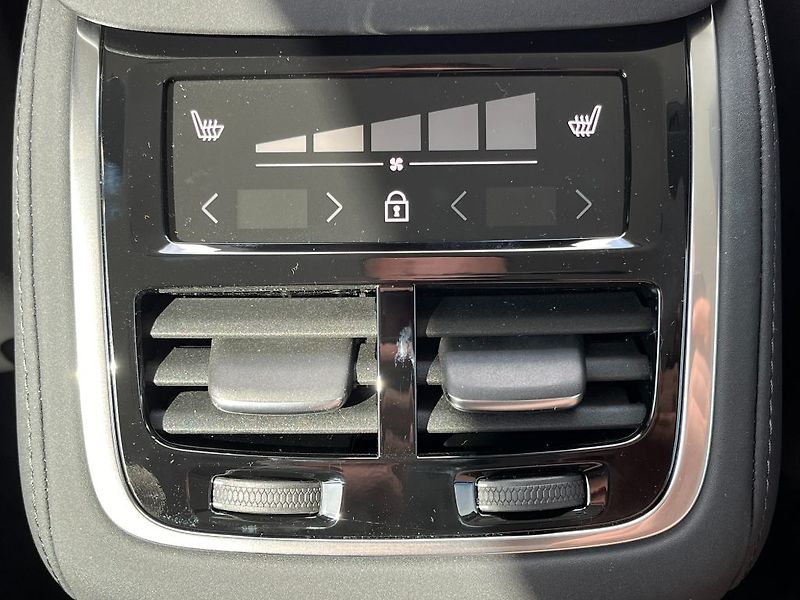 Volvo XC90 PLUS DARK T8 RECHARGE AWD 335k - fotka 16 z 22
