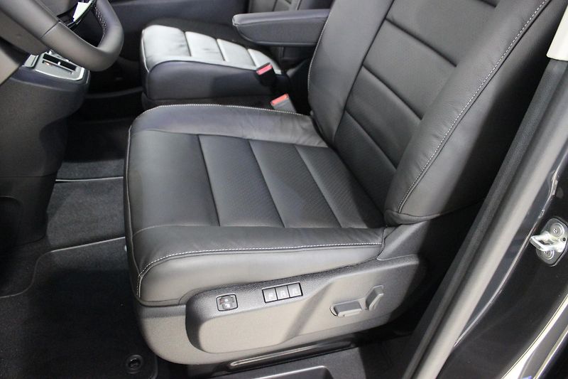 Peugeot Traveller (2025) Allure L2 2.0 180k EAT8 - fotka 8 z 23