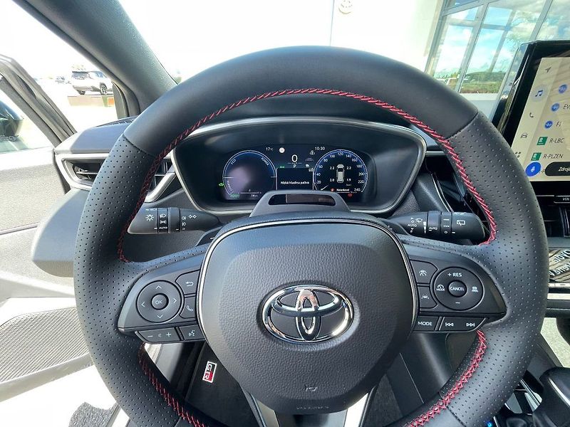 Toyota Corolla 2.0 Hybrid automat GR SPORT - fotka 22 z 29