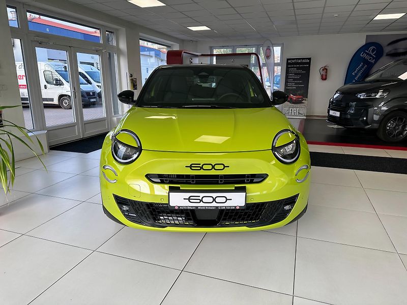 Fiat 600 (2026) Sport 1,2 Turbo Hybrid 145k AT - fotka 2 z 25