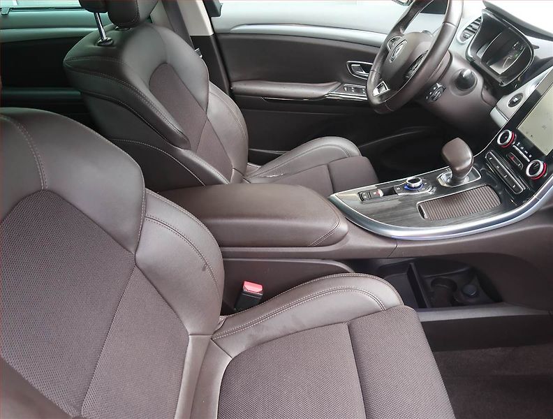 Renault Espace (2016) 1.6 dCi, Automat, 7 míst - fotka 9 z 15