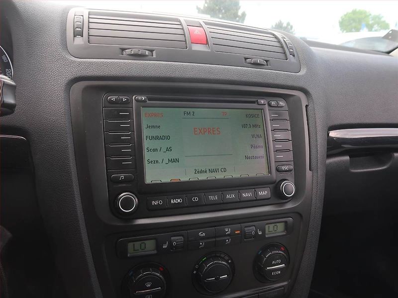 Škoda Octavia (2007) Laurin&Klement 2.0 TDI, 4X4 - fotka 12 z 14