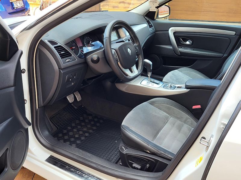 Renault Laguna 2.0dCi 127kW*4CONTROL*PANORAMA - fotka 11 z 54