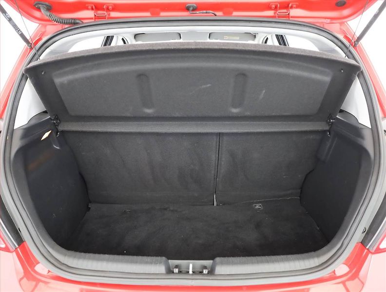 Hyundai i20 (2013) 1.2, nová STK, zamluveno - fotka 11 z 11