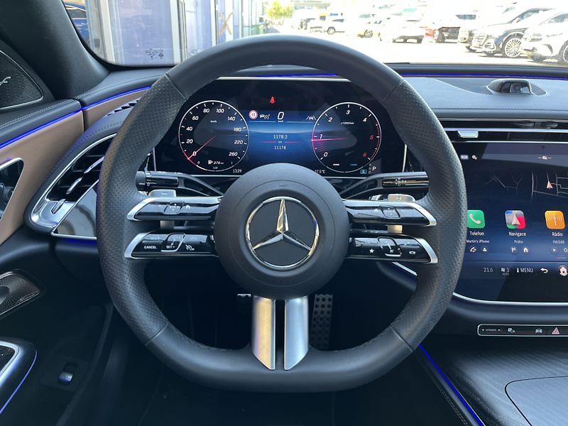 Mercedes-Benz Třídy E 220 d 4MATIC AMG Line Panorama - fotka 11 z 18