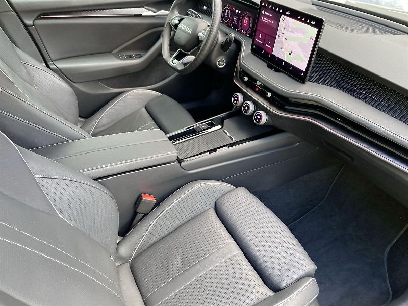 Škoda Superb (2025) Combi iV 1.5 TSI DSG SportLine - fotka 10 z 40