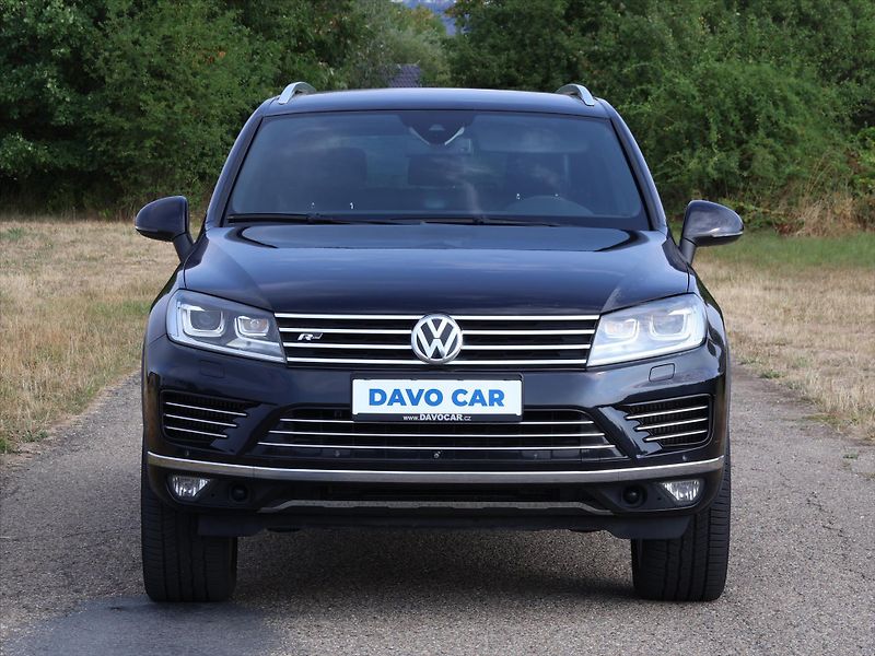 Volkswagen Touareg 3,0 TDI V6 DSG R-LINE CZ 4M - fotka 2 z 29