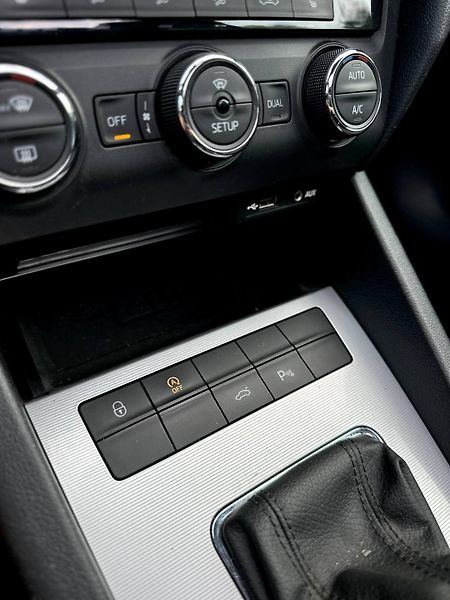Škoda Octavia (2014) 3 COMBI 1.6 TDI DSG 165TKM - fotka 23 z 26