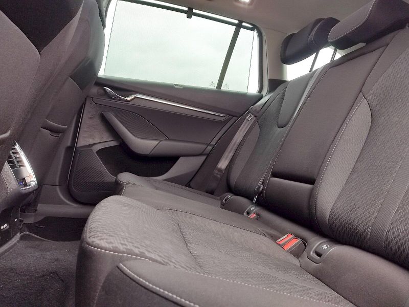 Škoda Octavia (2023) Combi Style Comfort 2,0 Tdi 11 - fotka 28 z 42