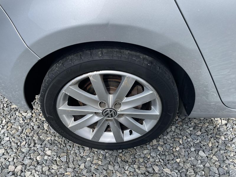 Volkswagen Golf 1.6TDi 105PS  6 HIGHLINE TOP!! - fotka 52 z 176