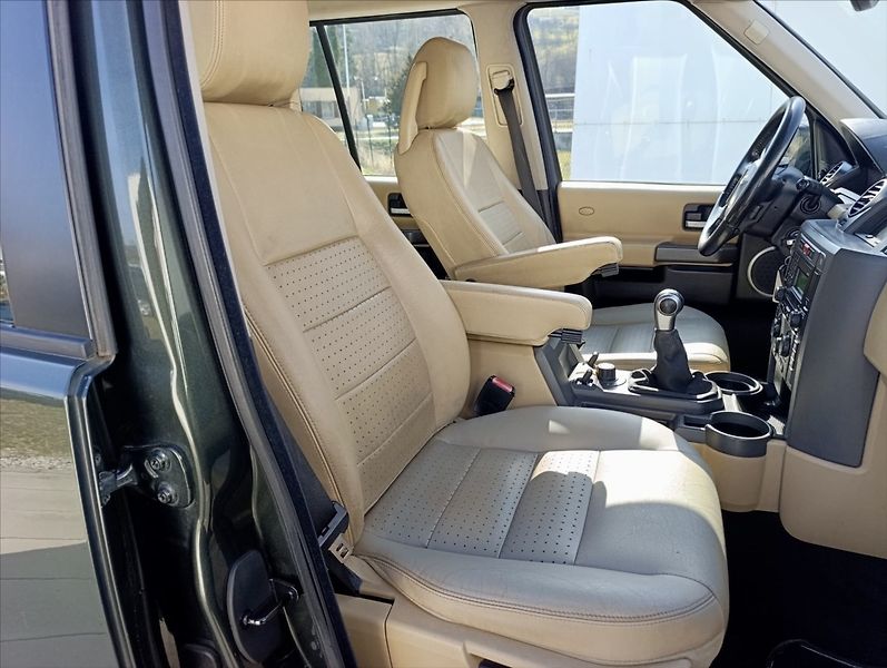 Land Rover Discovery 2,7 TDV6 REZERVACE HSE 4x4 Kůž - fotka 26 z 41