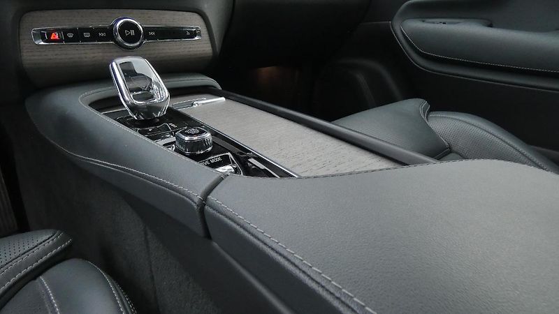 Volvo XC90 B5 AWD Inscription Auto 7míst - fotka 6 z 26