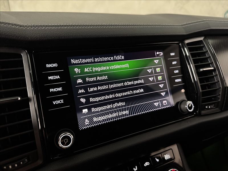 Škoda Kodiaq 2,0 TDi  DSG Sportline Virtual - fotka 27 z 47