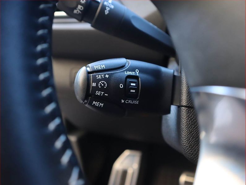 Peugeot 308 (2016) Allure 1.6 BlueHDi, Automat - fotka 21 z 22