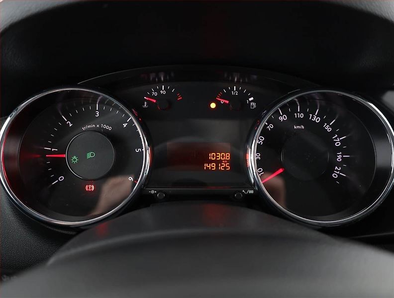 Peugeot 3008 (2015) 1.6 BlueHDi, Tempomat - fotka 8 z 15
