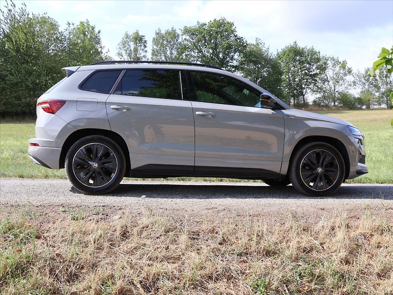 Škoda Karoq 2,0 TDI DSG 4x4 Sportline DPH - fotka 8 z 32