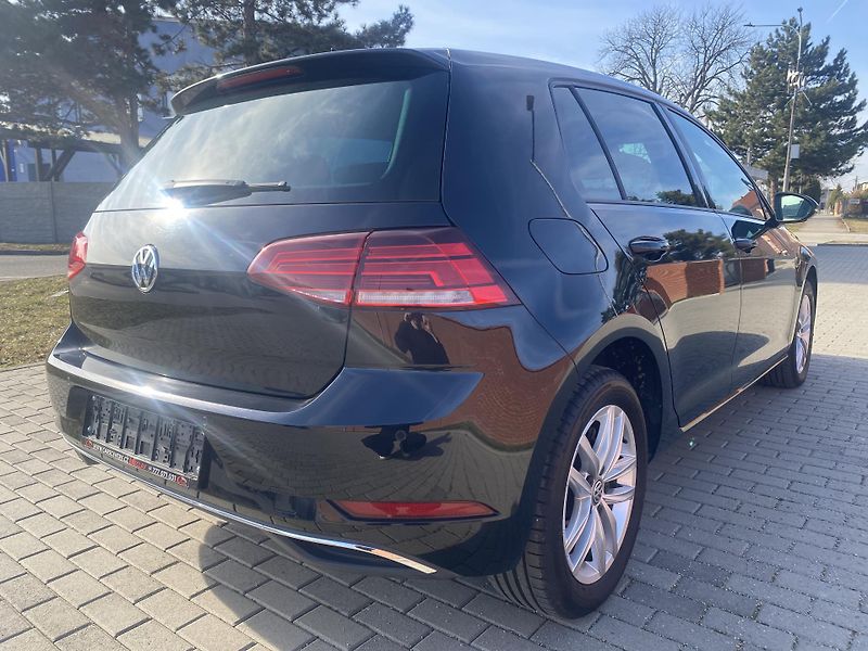 Volkswagen Golf 1.6TDi,PLNÁ VÝB.SUPER STAV!! - fotka 42 z 48