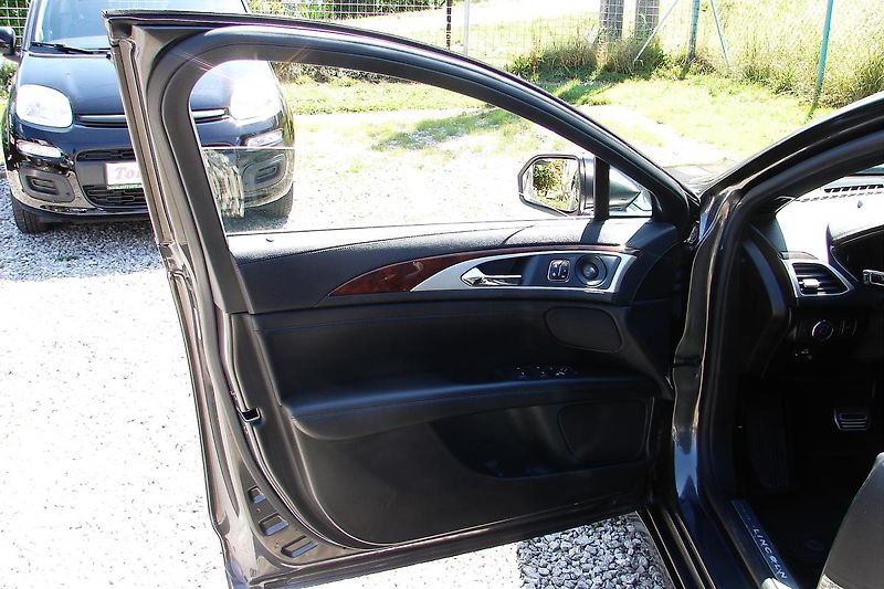 Lincoln MKZ 3.0 V6 TT 406PS AWD Kůže-ZADÁN - fotka 16 z 58