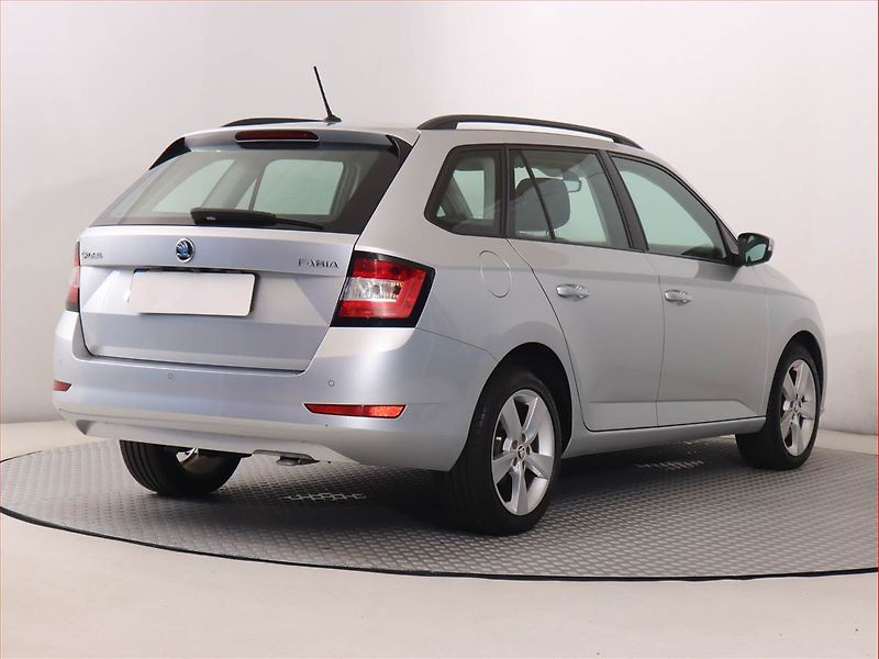 Škoda Fabia (2019) Style 1.0 TSI, Serv.kniha - fotka 5 z 23