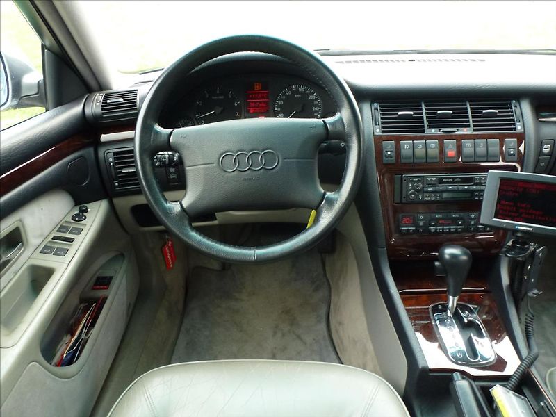 Audi A8 4,2 V8 Quattro 4x4 AUTOMAT - fotka 39 z 65
