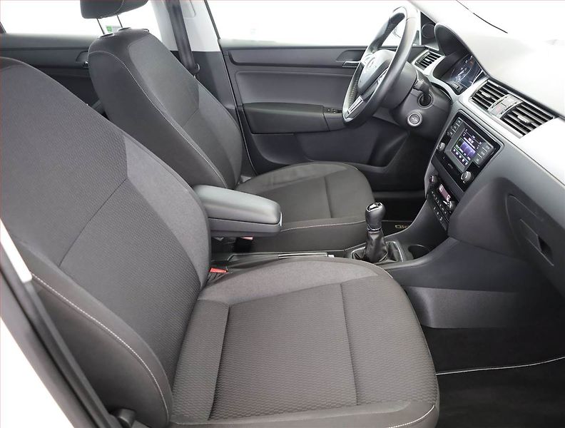 Škoda Rapid (2015) Spaceback 1.2 TSI, Tempomat - fotka 7 z 17