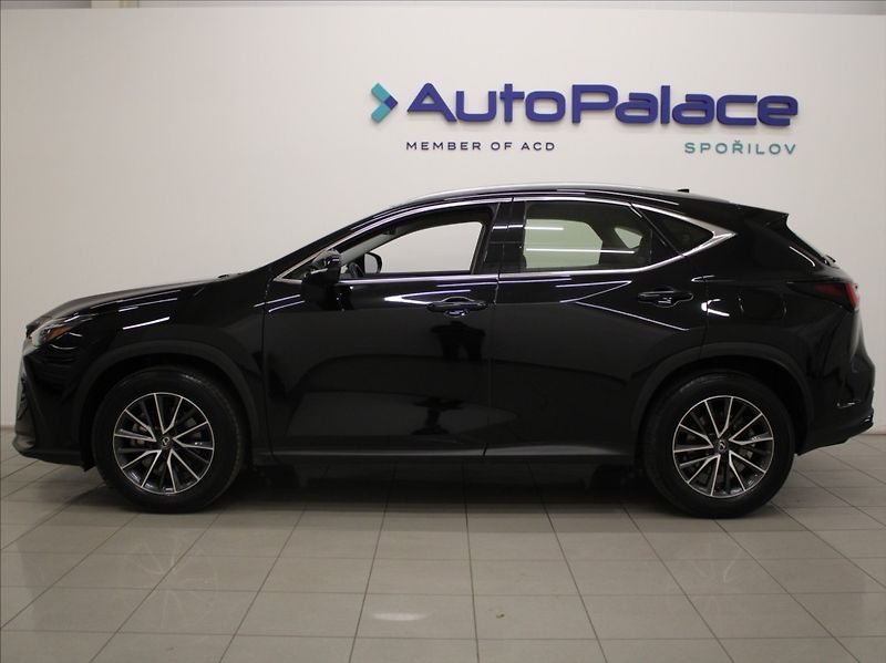 Lexus NX 350h 2,5 Hybrid Comfort TOP 29tkm. - fotka 5 z 24