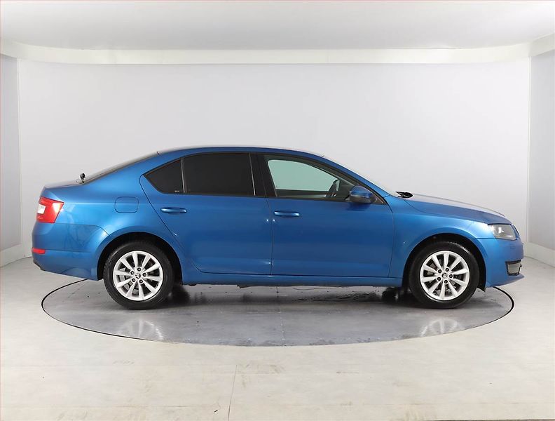 Škoda Octavia (2014) Style 1.6 TDI, Xenony - fotka 6 z 22