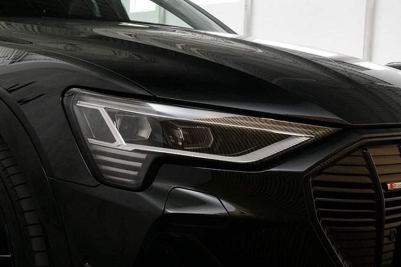 Audi e-tron 55 300kW S-line BlackEdi NV TZ - fotka 9 z 44