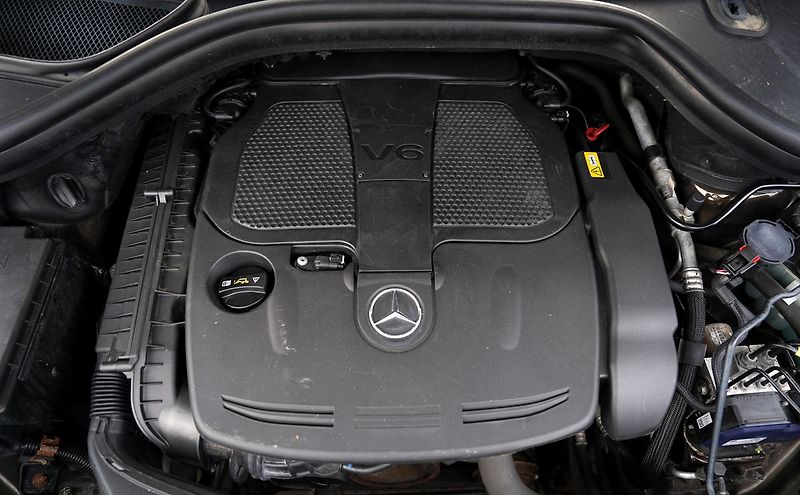 Mercedes-Benz Třídy M ML 350i AMG 4Matic/Motor klepe - fotka 6 z 29