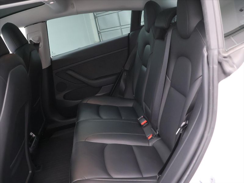 Tesla Model 3 LR 4WD Performance SOH 99% - fotka 15 z 28