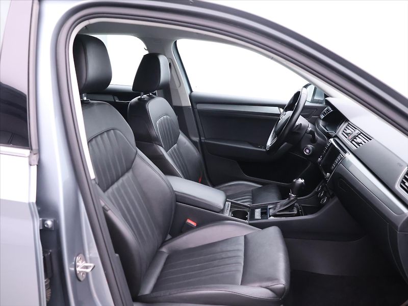 Škoda Superb 2,0 TDI 140kW DSG Style Plus - fotka 14 z 39
