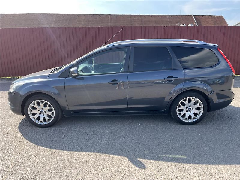 Ford Focus 1,8 i KLIMA 2x KOLA VYHŘ. OKNO - fotka 4 z 37
